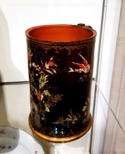 Tankard, Germany, c. 1710-1715, brown-glazed Bottger stoneware, lacquer colors, gold - Museum of Fine Arts, Boston - 20180922 150539