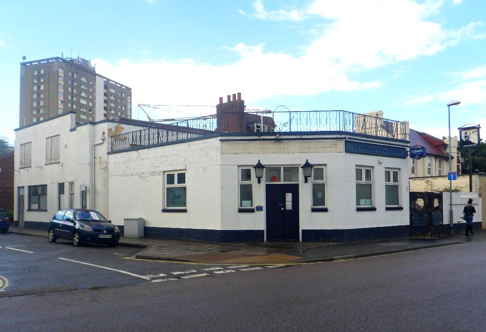The Traveller's Rest (former pub), Somers Road, Southsea (August 2017) (2)