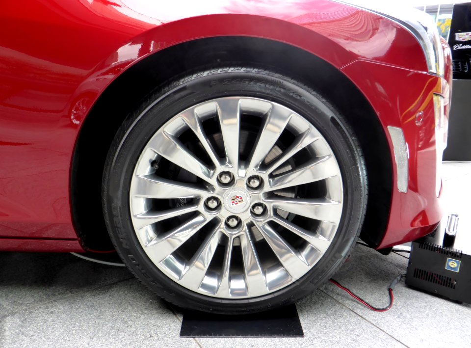 The tire wheel of Cadillac CTS Elegance (ABA-A1LL)