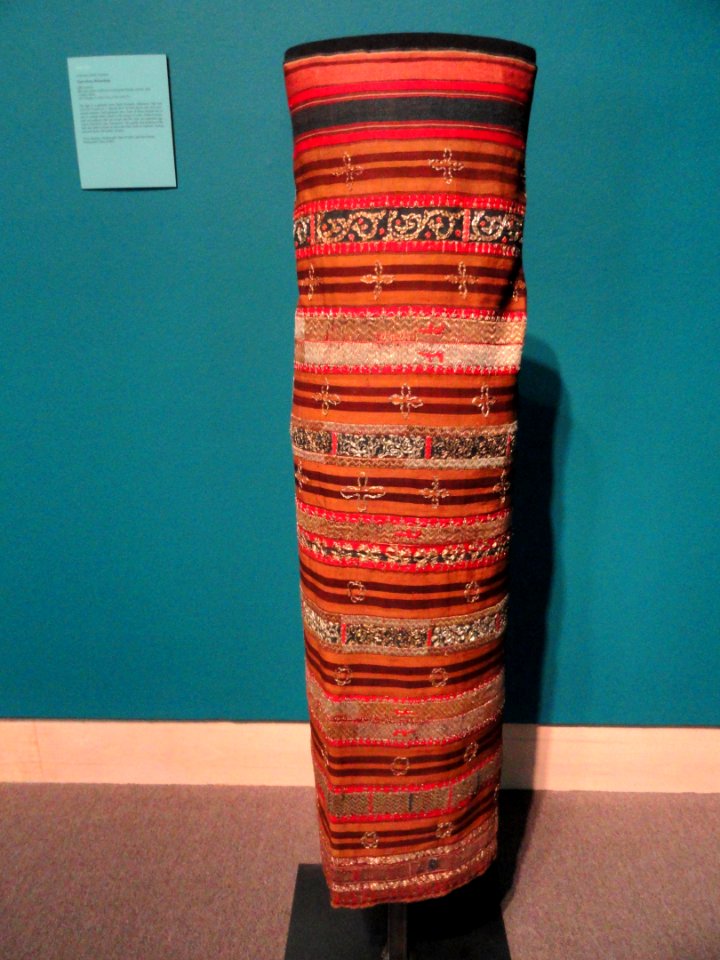 Tapis Kaca Bekandang, Sumatra, 20th century, silk and cotton with silver and gold thread, mirror, and woolen fibers - Hood Museum of Art - DSC09270
