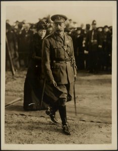 The King inspects the Houshold Battalion in Hyde Park., Bestanddeelnr 158-1939