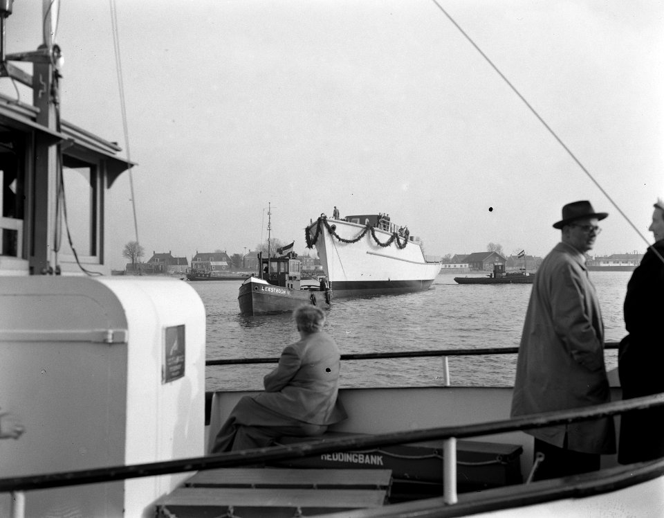 Tewaterlating mijnenveger Ommen bij J. & K. Smits Schepen NV Kinderdijk, Bestanddeelnr 907-0572