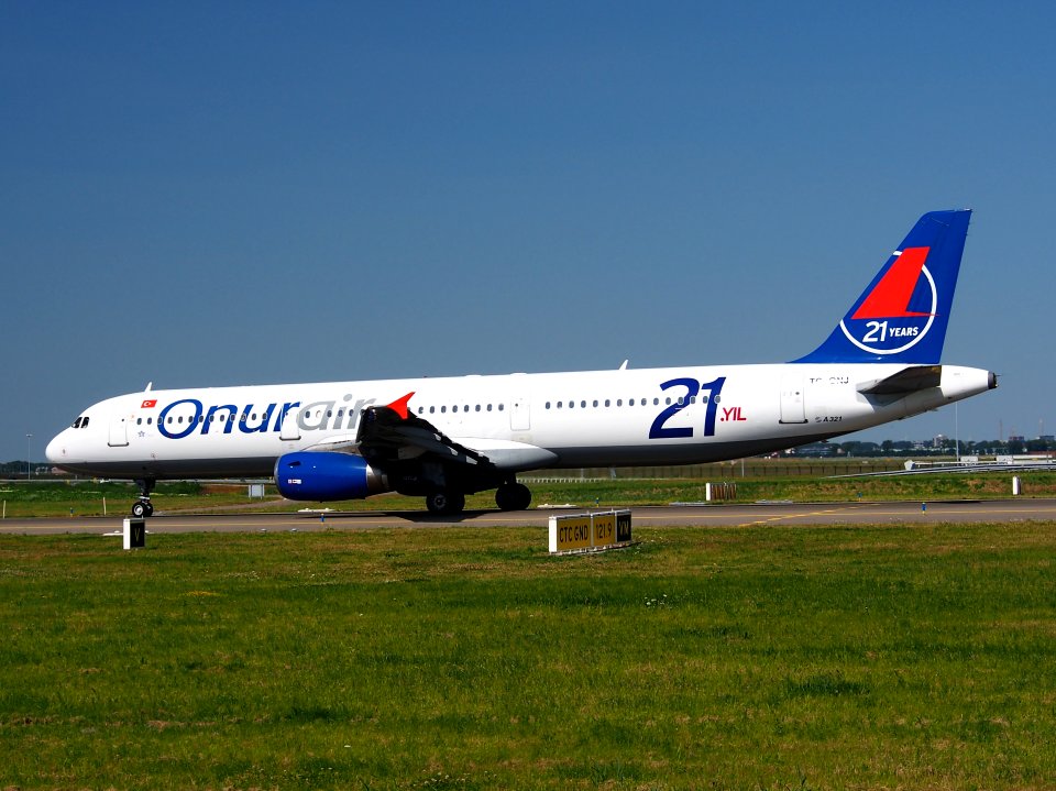 TC-ONJ Onur Air Airbus A321-131 - cn 385, taxiing 21july2013 pic-009