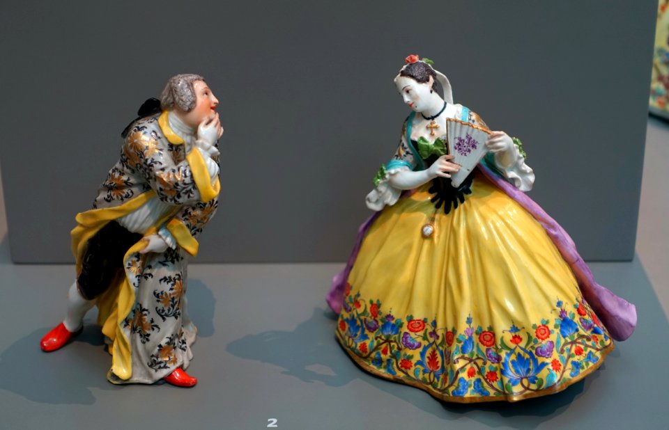 The Thrown Kiss, Johann Joachim Kaendler, Meissen Porcelain Factory, c. 1736, hard-paste porcelain - Wadsworth Atheneum - Hartford, CT - DSC05353
