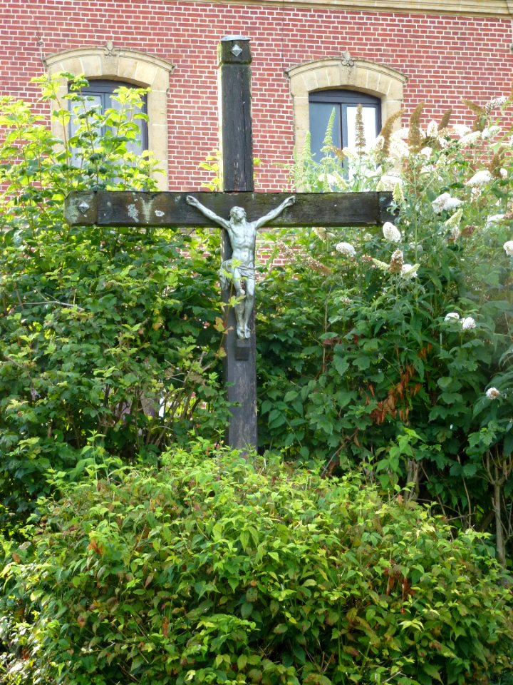 Tarzy (Ardennes) croix sortie est