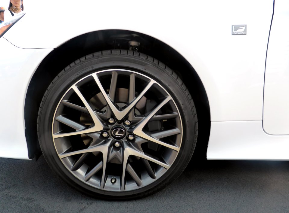 The tire wheel of Lexus RC350 F SPORT PROTOTYPE