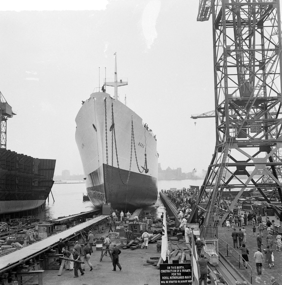 Tewaterlating Nara 10600 ton op scheepswerf NDSM te Amsterdam, Bestanddeelnr 915-3381