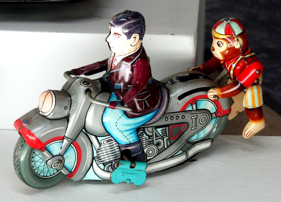 Tin toy motorcycle with monkey on its back, Musée du jouet de Colmar, pic2