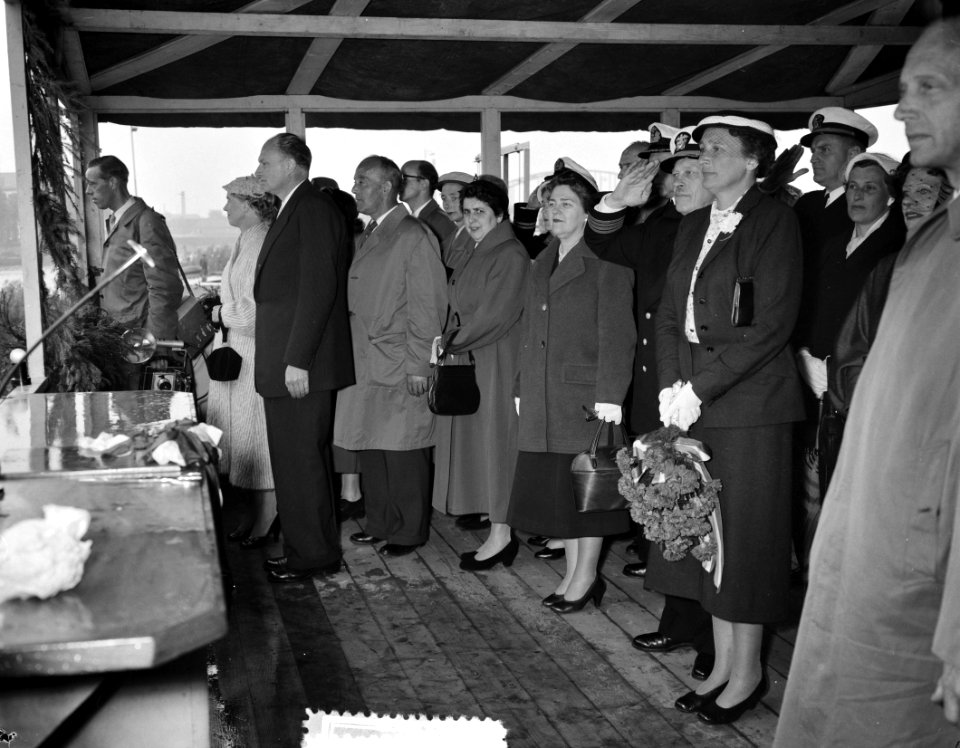 Tewaterlating mijnenveger Hr. Ms. Rhenen te Arnhem, Bestanddeelnr 907-7951