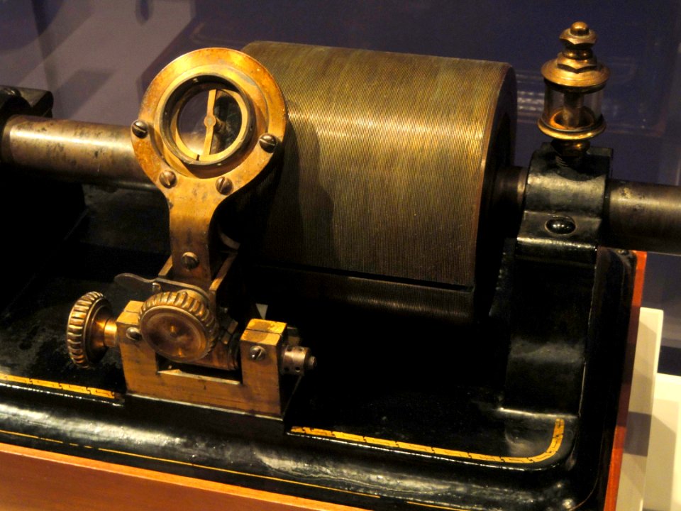 Tinfoil phonograph, 1878, invented by Thomas Alva Edison - National Museum of American History - DSC06217