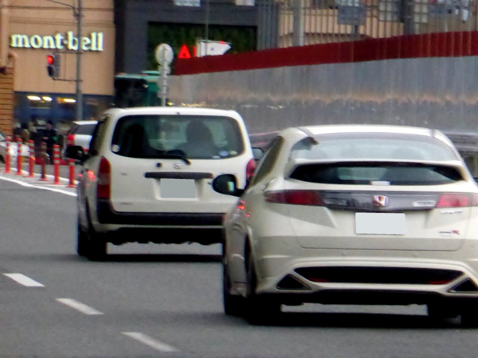 The rearview of Honda CIVIC TYPE R EURO (FN2) & Toyota Probox (NCP50V)