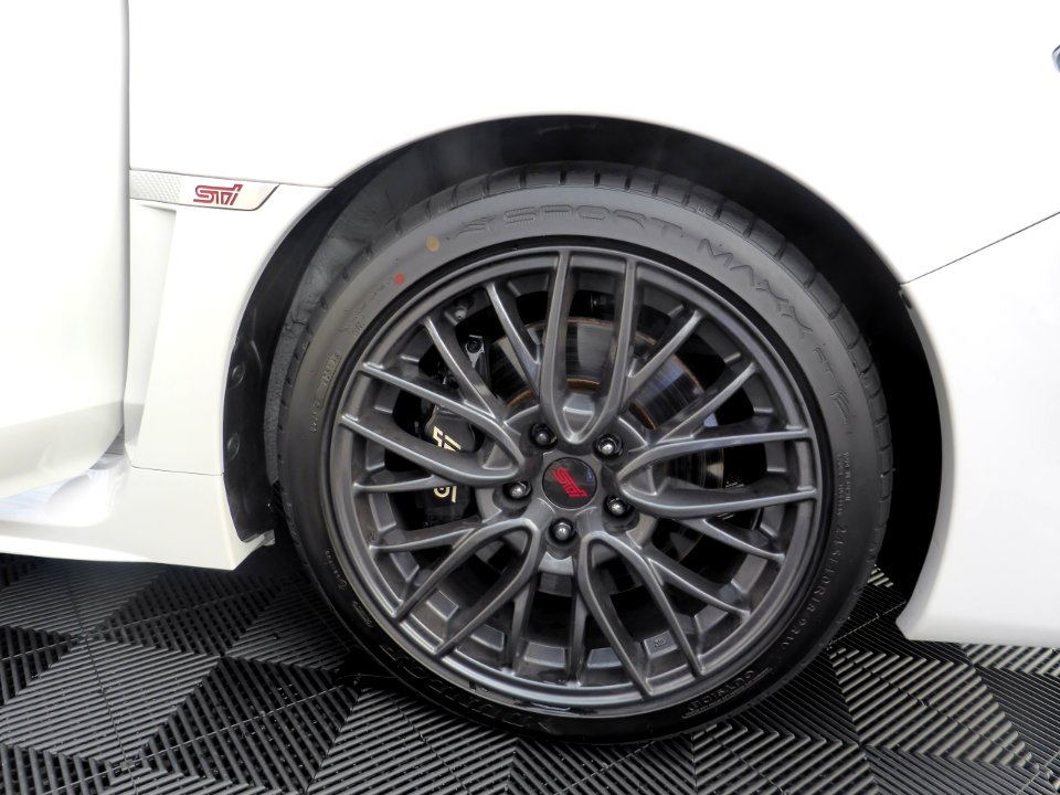 The tire wheel of Subaru WRX STI (VAB)