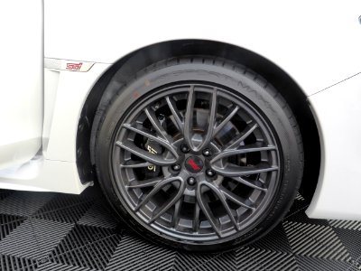 The tire wheel of Subaru WRX STI (VAB)