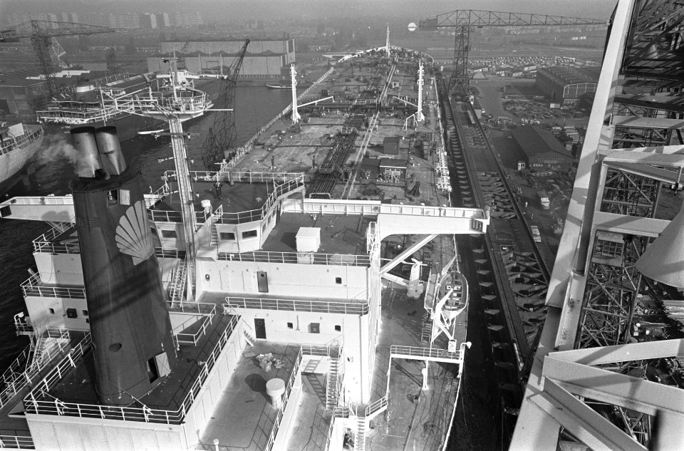 Turbine tanker Melania 210.000 ton , 30 11 1968 a.s. van stapel overzicht turb, Bestanddeelnr 921-7836