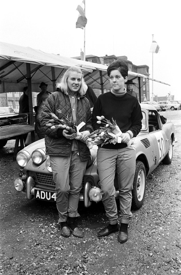 Tulpenrallye 1965, de Engelse dames Valerie Pirie (links) en Susan Reeves met T…, Bestanddeelnr 917-7083