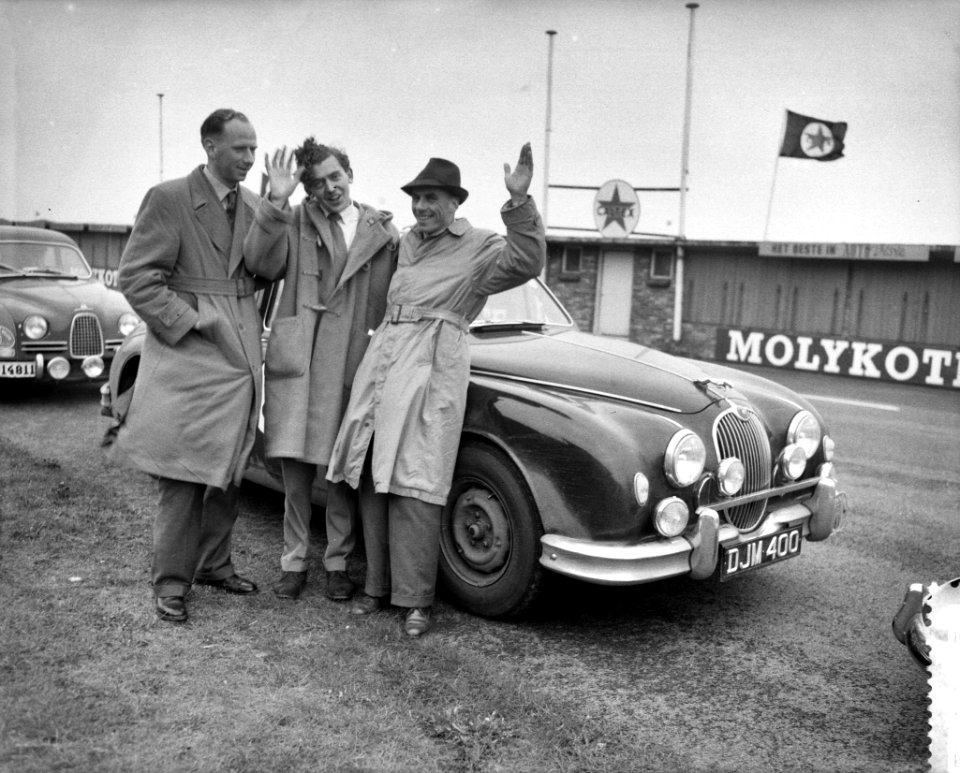 Tulpenralley, einde op het circuit van Zandvoort algemeen winnaar , v.l.n.r. G. , Bestanddeelnr 910-3364