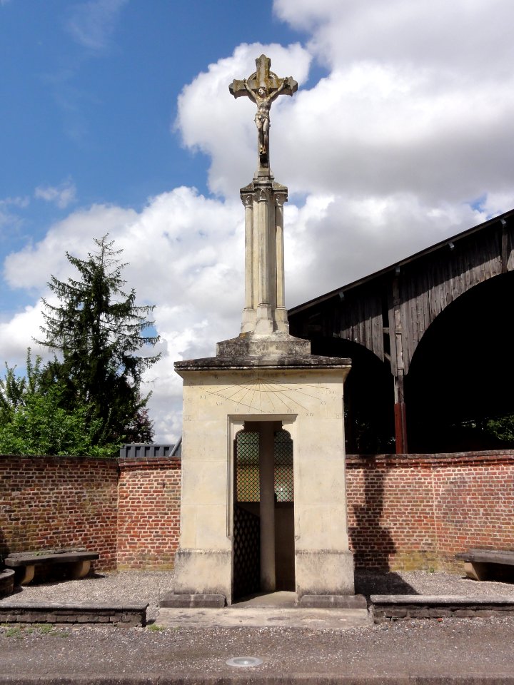 Tugny-et-Pont (Aisne) chapelle Sainte-Eulalie avec croix