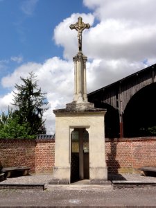 Tugny-et-Pont (Aisne) chapelle Sainte-Eulalie avec croix