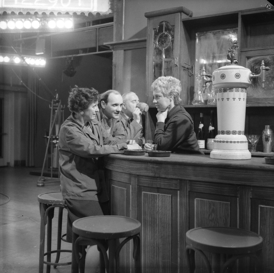 TV eenakter Poging tot gesprek L Nijhoff , A van den Heuvel , W van der Br, Bestanddeelnr 912-2901