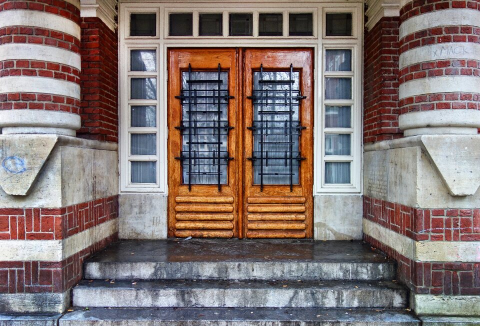 Double door architecture style