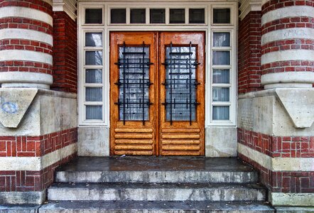 Double door architecture style