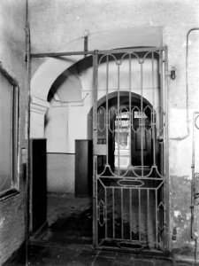 Toegangshek voor de gang met gewelven in hethoekhuis aan de Neuhauser Straße met, Bestanddeelnr 190-0642