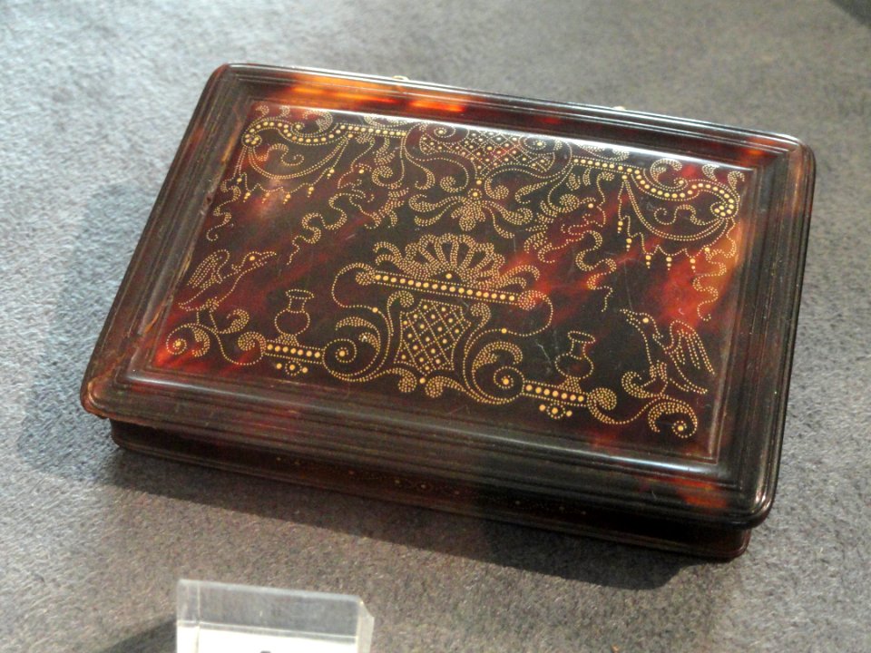 Tortoiseshell box, silver inlay, owned by Maria Christina Bonde 1670-1736 - National Museum of Finland - DSC04268