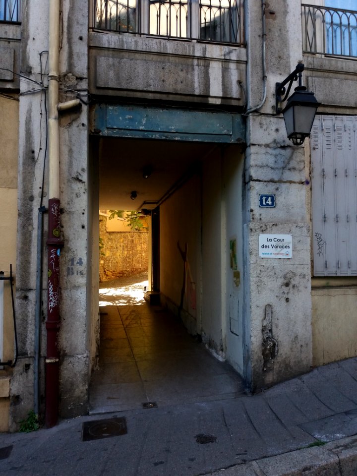 Traboule des Voraces - Entrée montée Saint-Sébastien