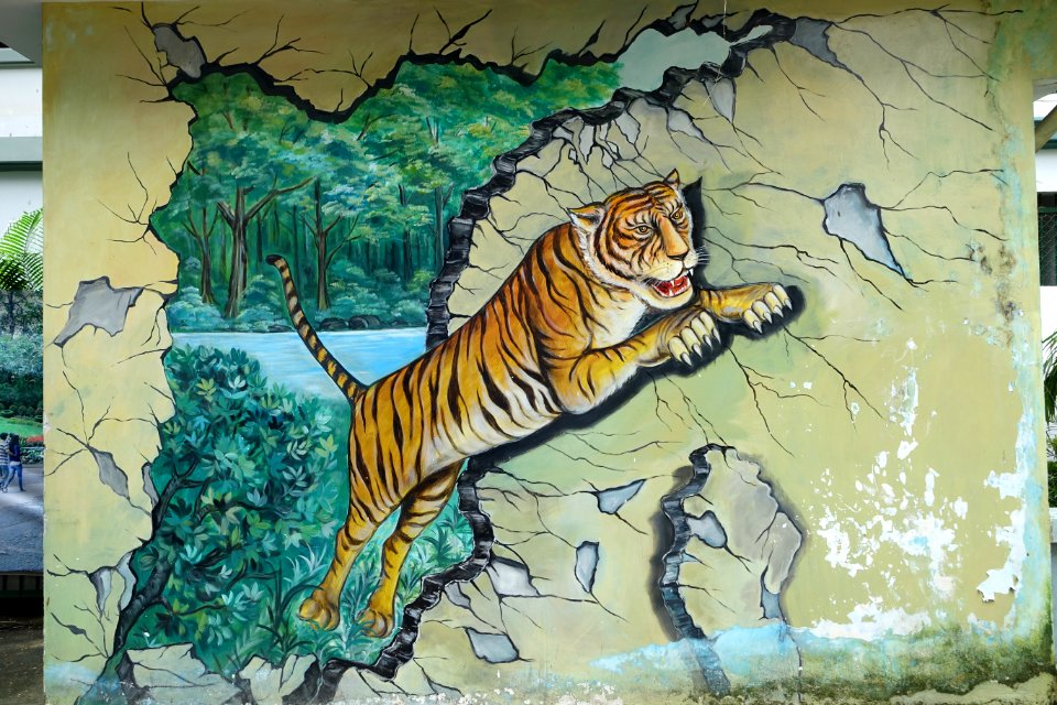 Tiger mural - Saigon Zoo and Botanical Gardens - Ho Chi Minh City, Vietnam - DSC01211