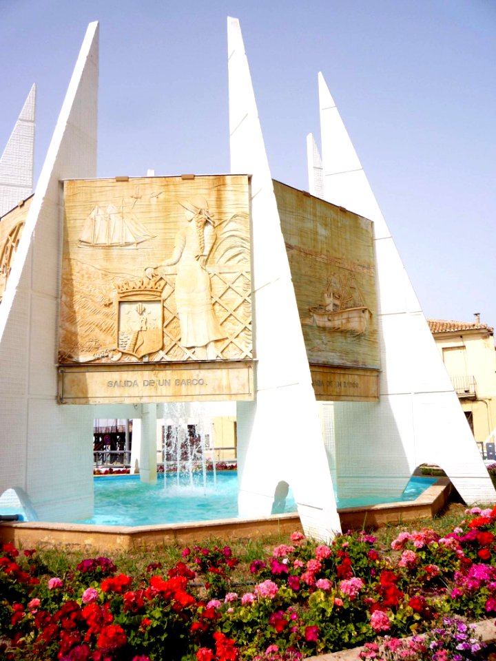 Torrevieja - Paseo de Vistalegre, Monumento al Coralista 3