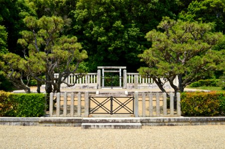 Tomb of Emperor Itoku, haisho