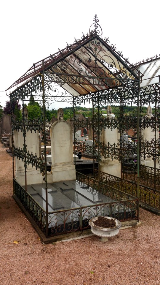Tombe de Valery Larbaud, cimetière de Vichy
