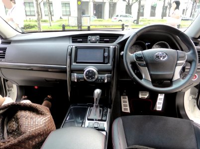 Toyota MARK X G's (X130) interior