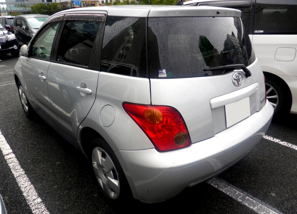 Toyota ist 1.3F (UA-NCP60) rear