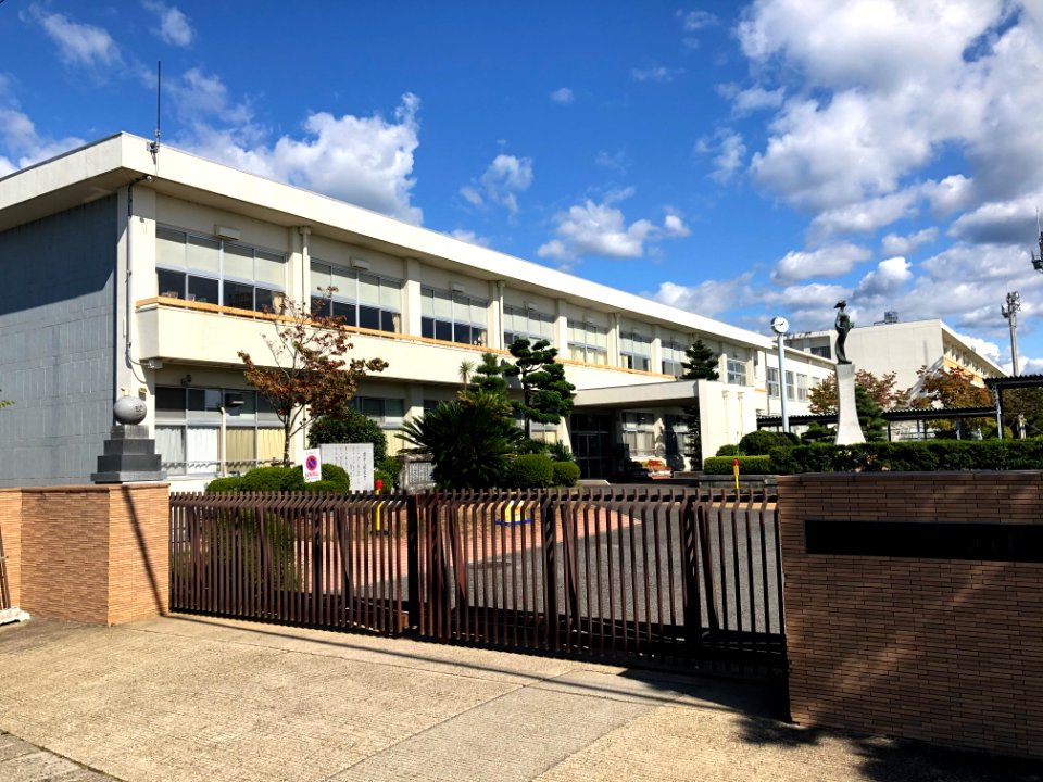 Toyota-City-Sokakan-Junior-High-School-1