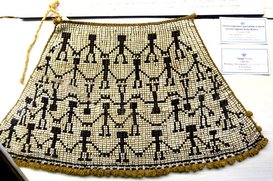 Thong, Uapixana people, beads, vegetable fiber - Museu da Ciência da Universidade de Coimbra - University of Coimbra - Coimbra, Portugal - DSC09259