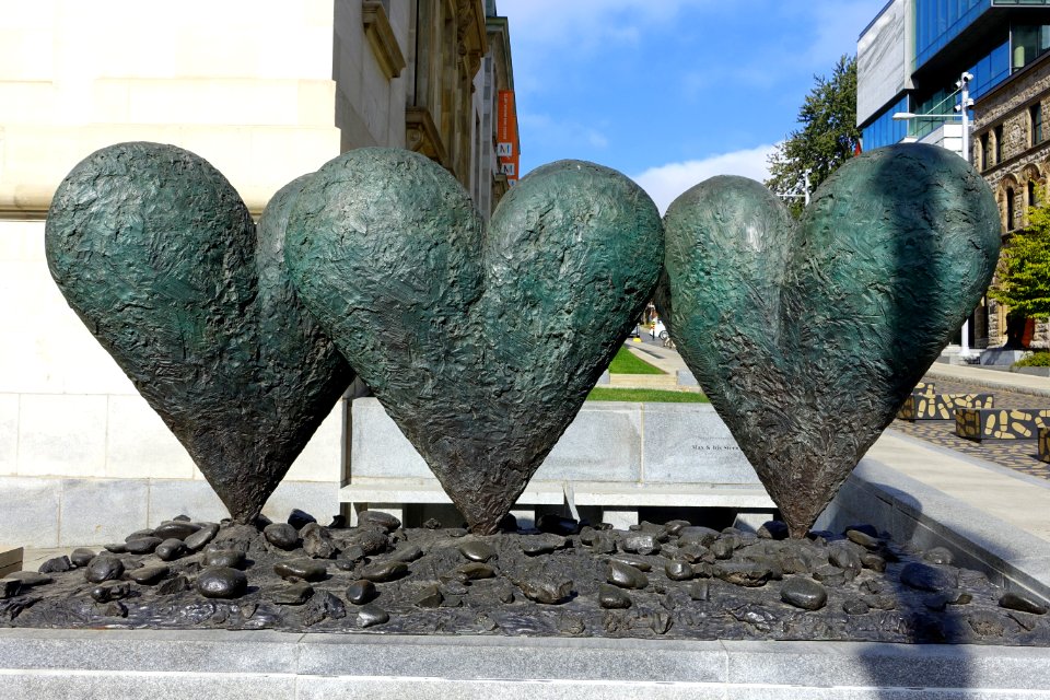 Three Hearts on a Rock, by Jim Dine, 2002, bronze - Montreal Museum of Fine Arts - Montreal, Canada - DSC08638