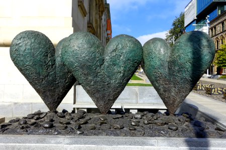 Three Hearts on a Rock, by Jim Dine, 2002, bronze - Montreal Museum of Fine Arts - Montreal, Canada - DSC08638