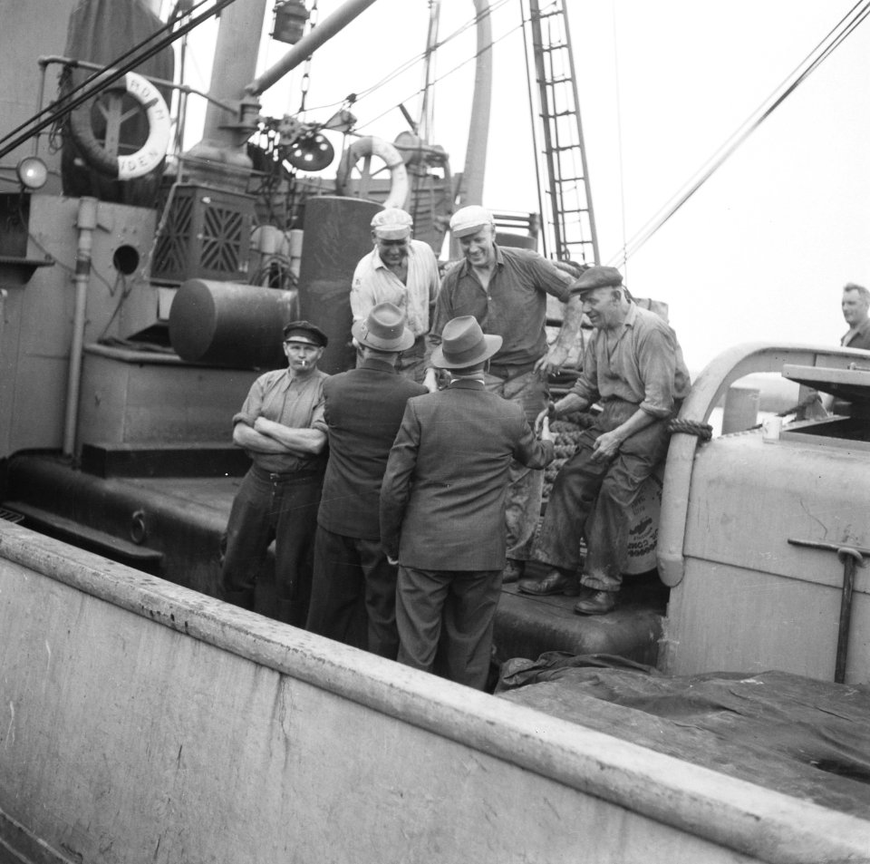 Thuiskomst van de sleepboot Amsterdam Bemanning, Bestanddeelnr 900-6294
