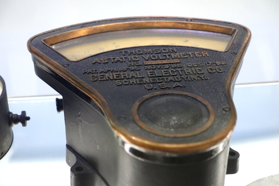 Thomson Astatic Volt Meter, General Electric Co., c. 1899 - Museum of Science and Industry (Chicago) - DSC06547