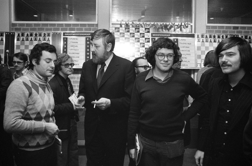 V.l.n.r. Gennadi Borisovitsj Sosonko, Jan Hein Donner, Hans Ree en Walter Browne, Bestanddeelnr 926-9403