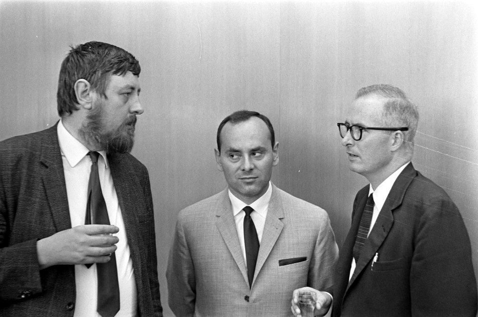 V.l.n.r. Jan Hein Donner, L. Portisch en R. Byrne, Bestanddeelnr 922-6264