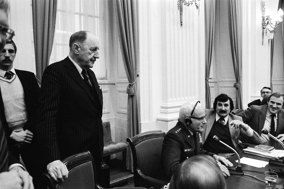 V.l.n.r. Luns, generaal Rogers, Harry van de Berg, Bestanddeelnr 932-4626