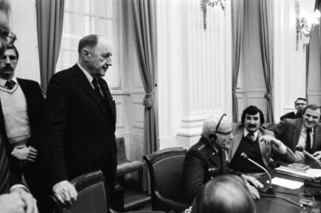 V.l.n.r. Luns, generaal Rogers, Harry van de Berg, Bestanddeelnr 932-4626