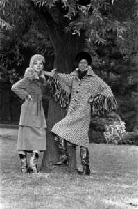 V.l.n.r. een creatie van Rob Falk en een creatie van Pierre Balmain, Bestanddeelnr 928-1352