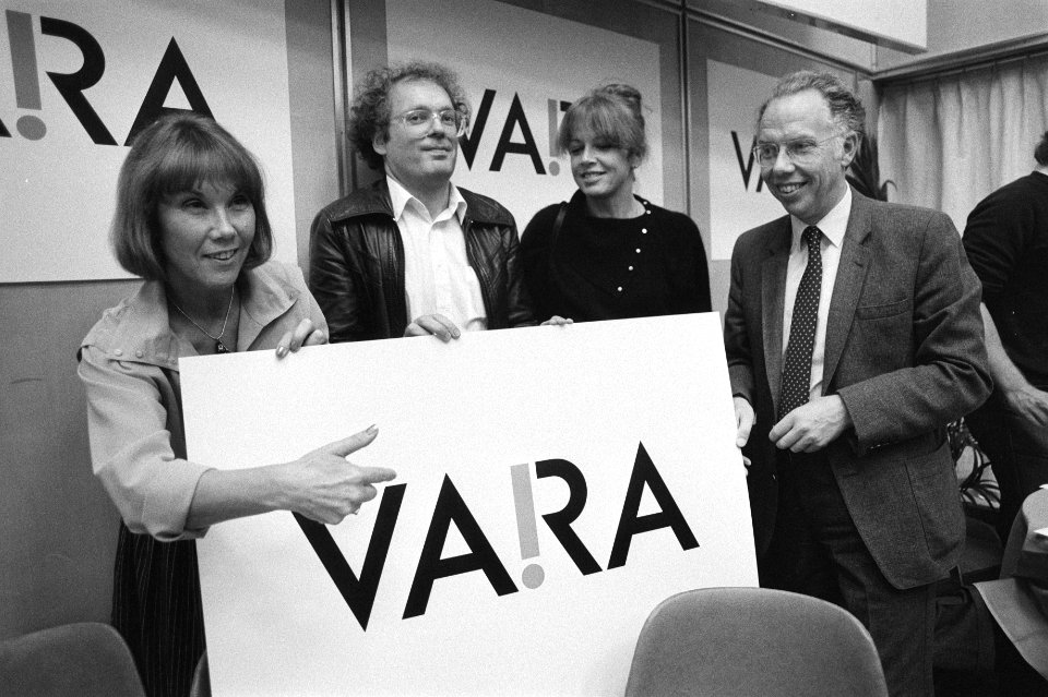 V.l.n.r. Letty Kosterman, Henk Spaan, Sonja Barend en voorzitter Albert van den , Bestanddeelnr 932-7134