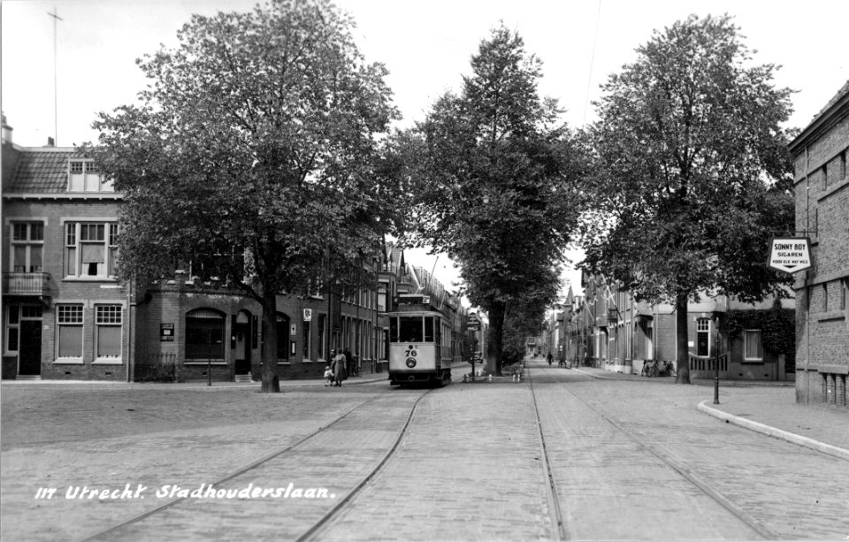 Utrecht Stadhouderslaan met Gemeentetram nr. 76