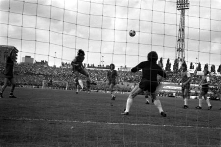 Utrecht tegen Feyenoord 0-4, Ressel scoort 0-1, Bestanddeelnr 925-8208