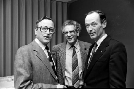 V.l.n.r. KVP voorzitter van Zeil , CHU lijsttrekker Leijenhorst en CHU voorzitte, Bestanddeelnr 930-5747