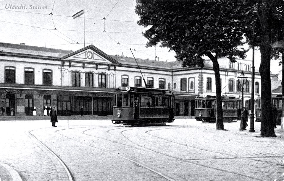 Utrecht Stationsplein met Gemeentetram nr. 31